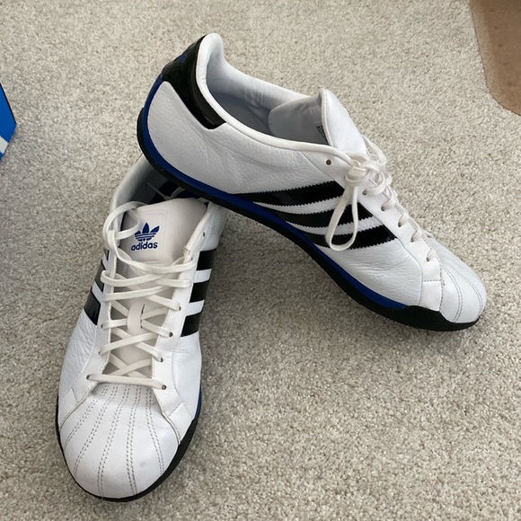 Adidas shoes size 11 - Picture 3 of 9